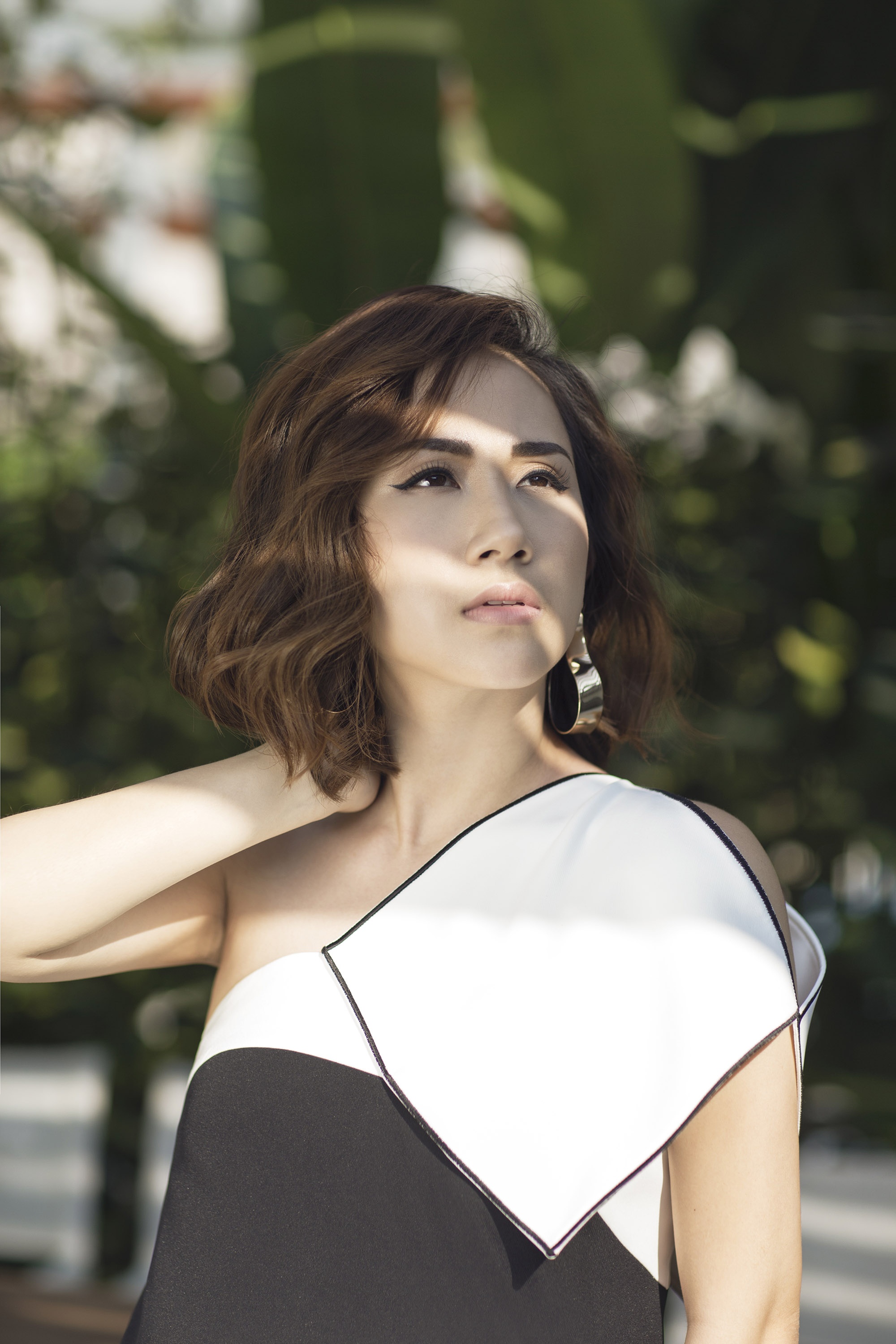 Trâm Nguyễn gợi ý phong cách monochrome ảnh 6 Tram Nguyen goi y phong cach monochrome anh 6