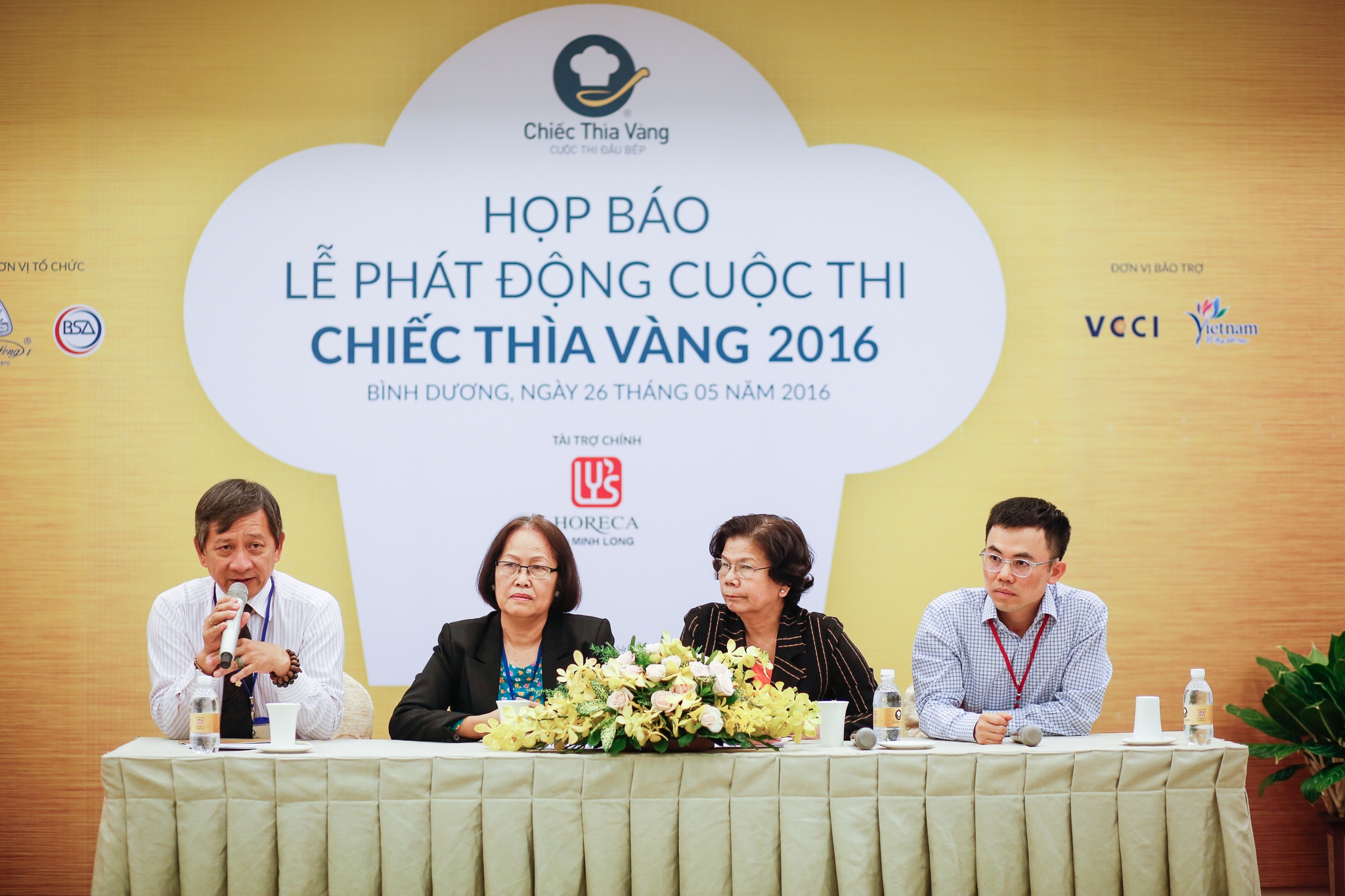 Hoàng My làm giám khảo Chiếc thìa vàng ảnh 2 Hoang My lam giam khao Chiec thia vang anh 2