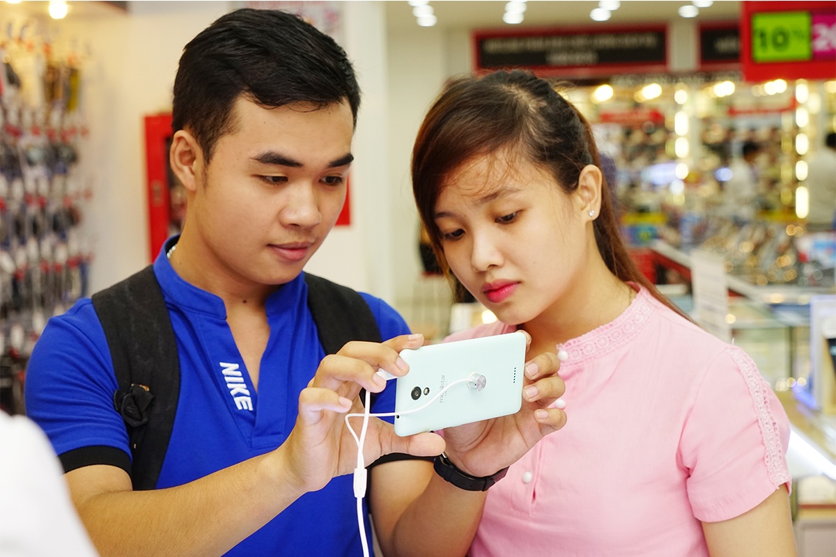 Gioi tre hao hung tham gia su kien mua LAI Yuna C gia uu dai hinh anh