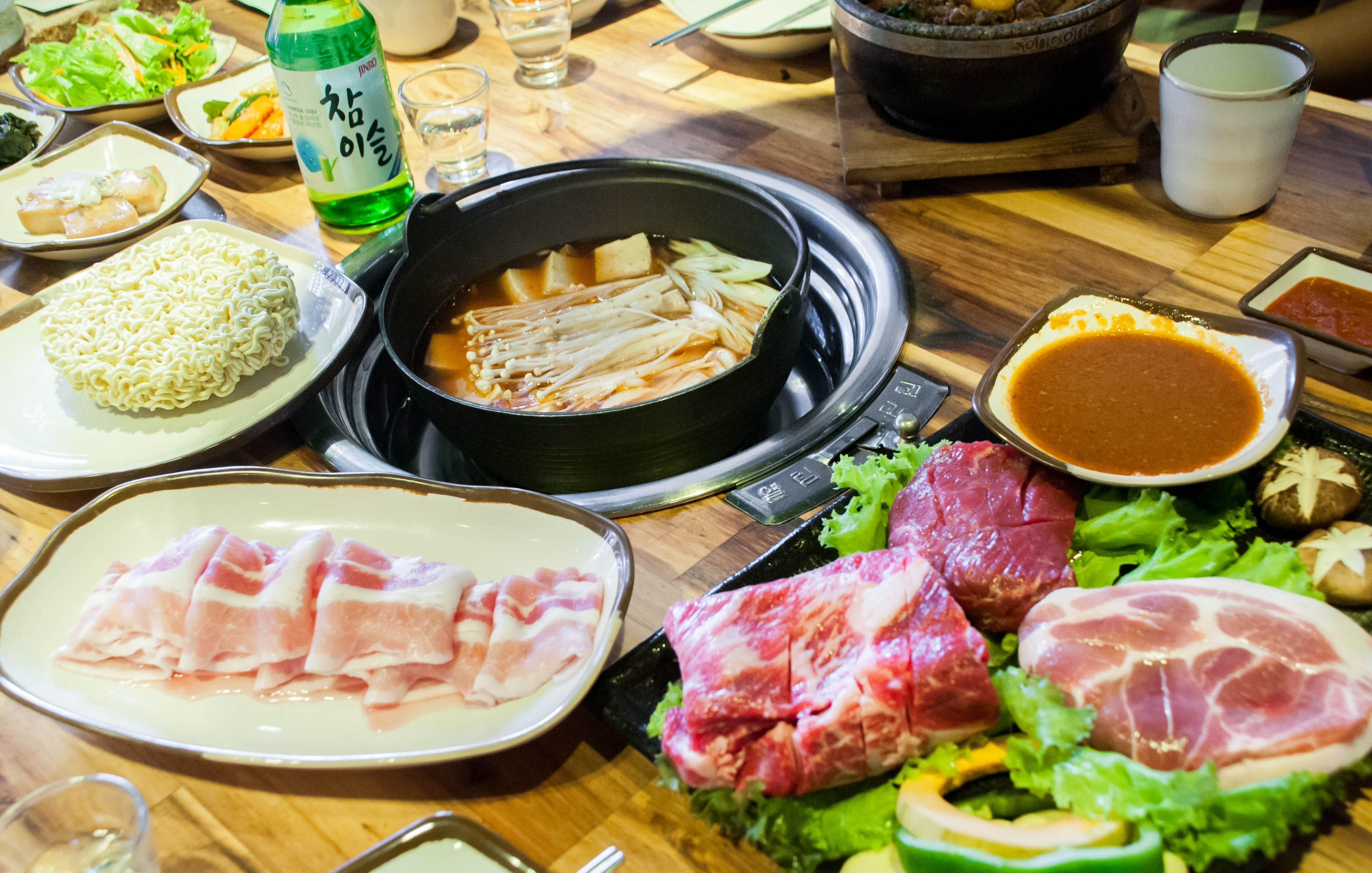 Thuong thuc thit nuong dam vi Han tai GoGi House hinh anh