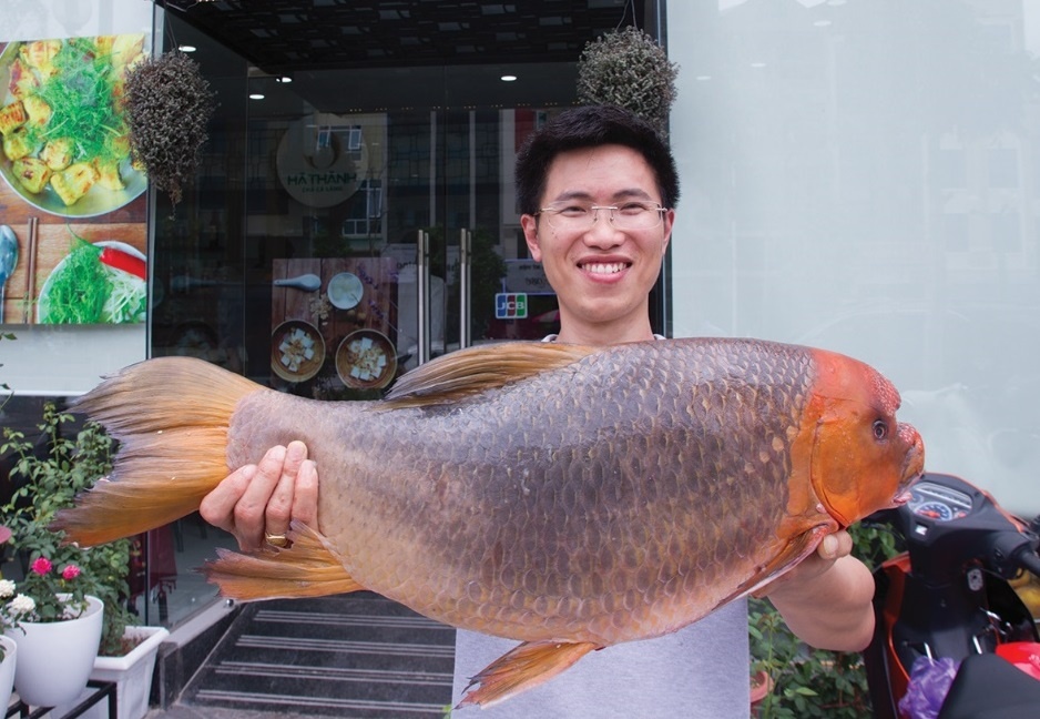 Nha hang san lung ca anh vu nang 7 kg phuc vu thuc khach hinh anh