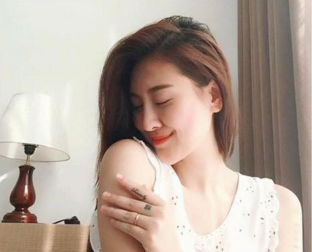 Huyen My, Ha Lade khoe da rang ngoi trong nang he hinh anh