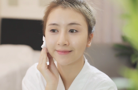 Quynh Anh Shyn bat mi lieu trinh duong trang da hang ngay hinh anh