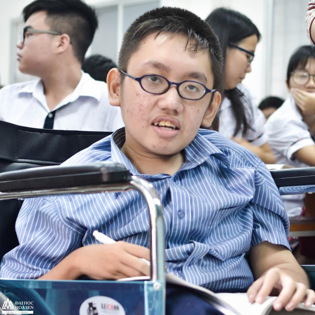 sinh viên khuyết tật giành học bổng toàn phần ảnh 1 sinh vien khuyet tat gianh hoc bong toan phan anh 1