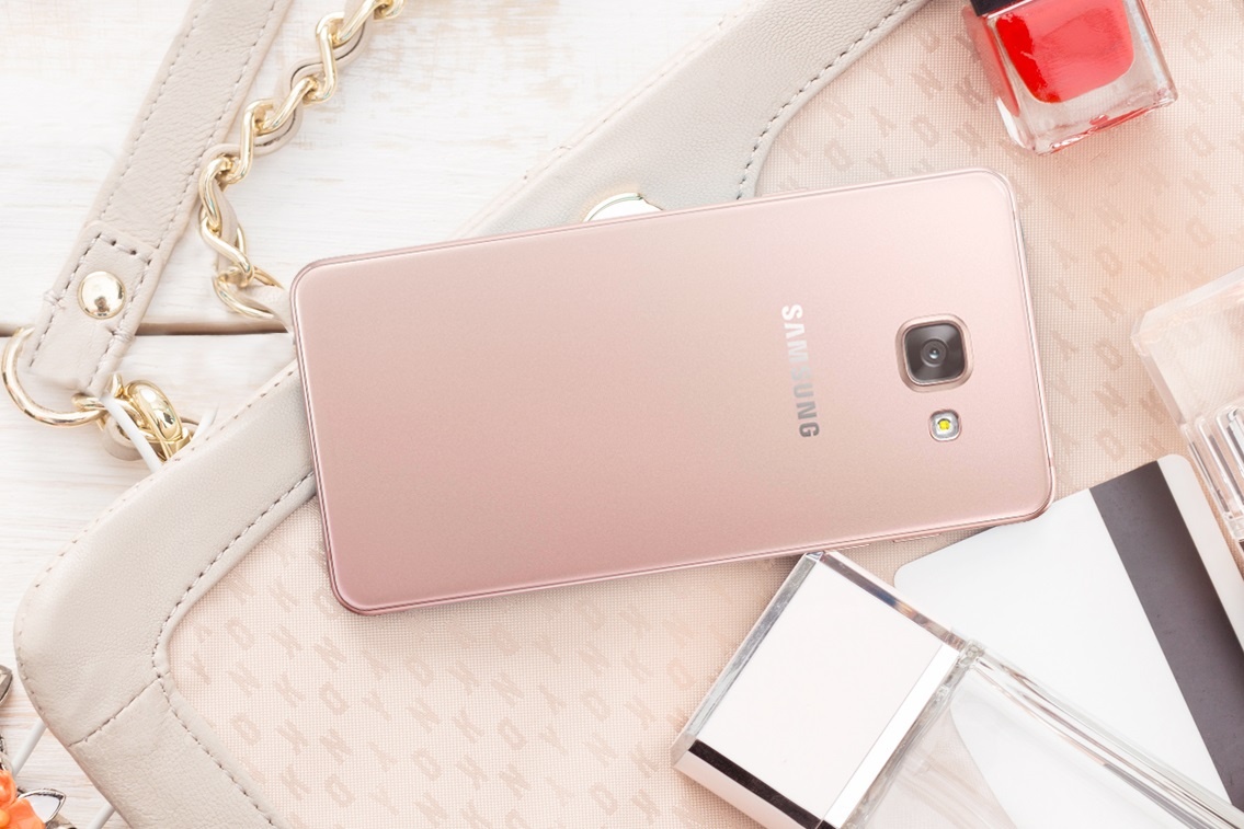 Doanh so Galaxy A 2016 tang manh so voi phien ban 2015 hinh anh