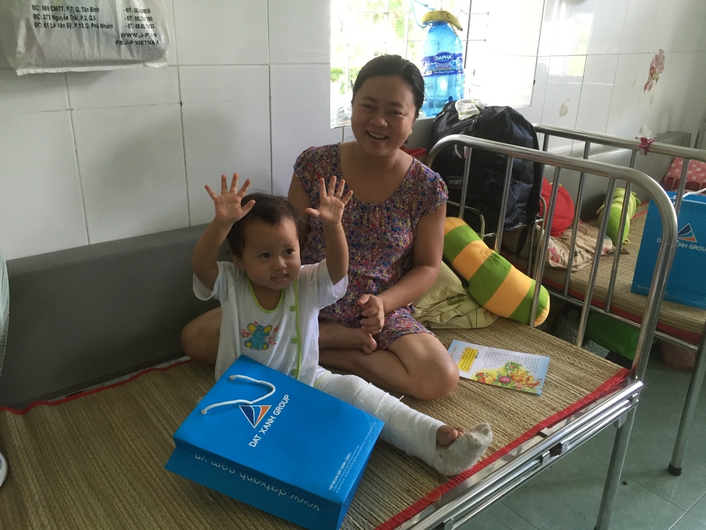 Tap doan Dat Xanh tang qua benh nhi ung thu anh 3