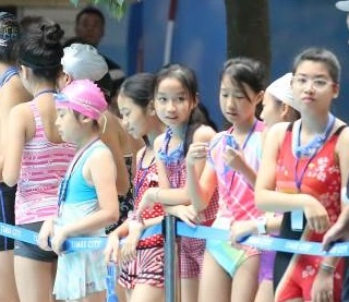 Khoi dong ky nghi he voi lop hoc boi mien phi tai Vinhomes hinh anh