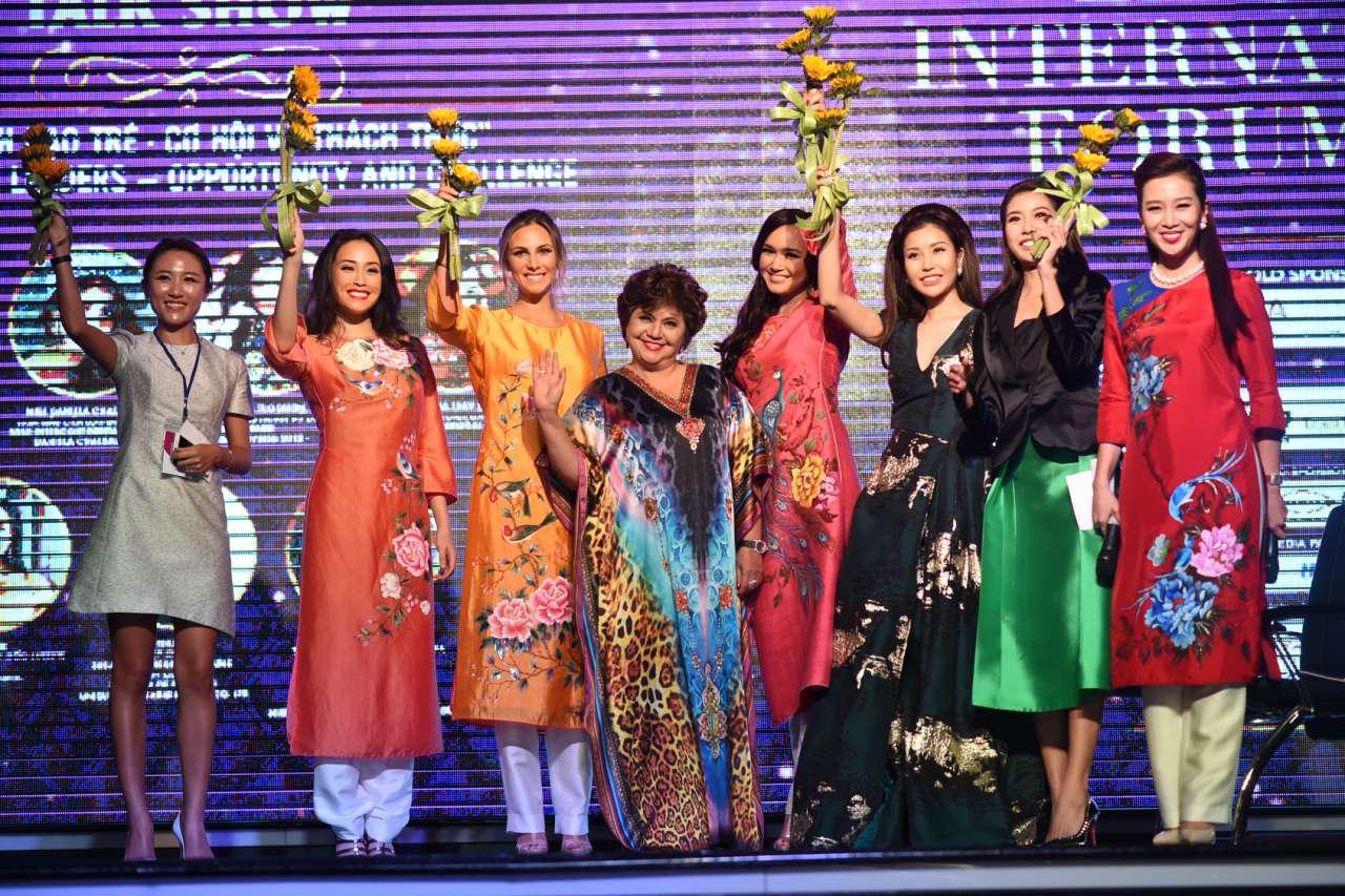 mang luoi nu lanh dao tre YWLIN anh 2