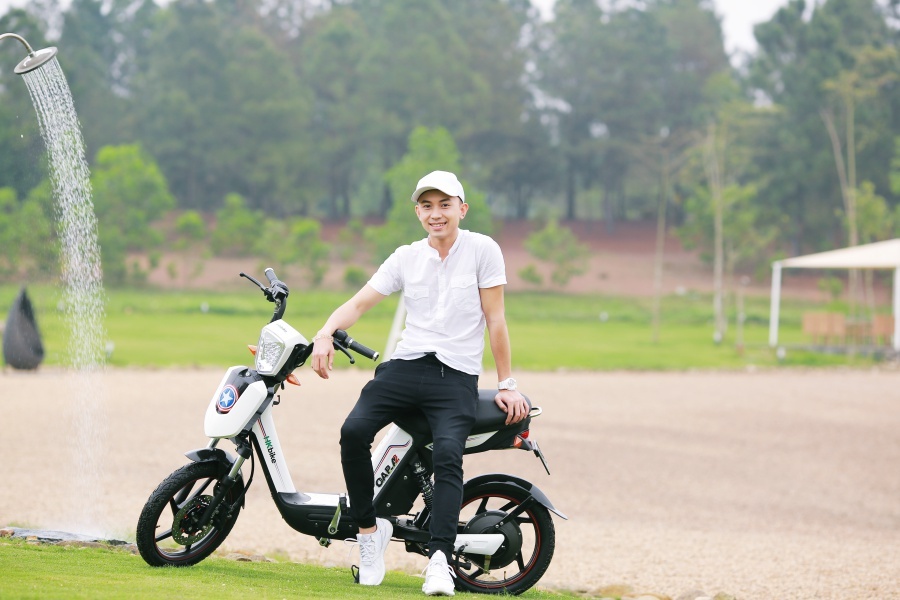 Trung dung si tre trung ben xe dien HKbike Cap-A 2 hinh anh