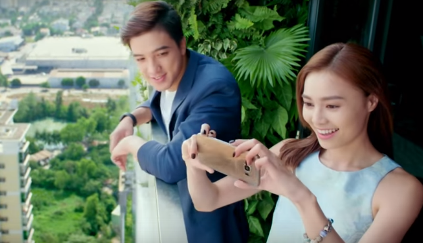 Lan Ngoc xinh dep trong clip moi hinh anh