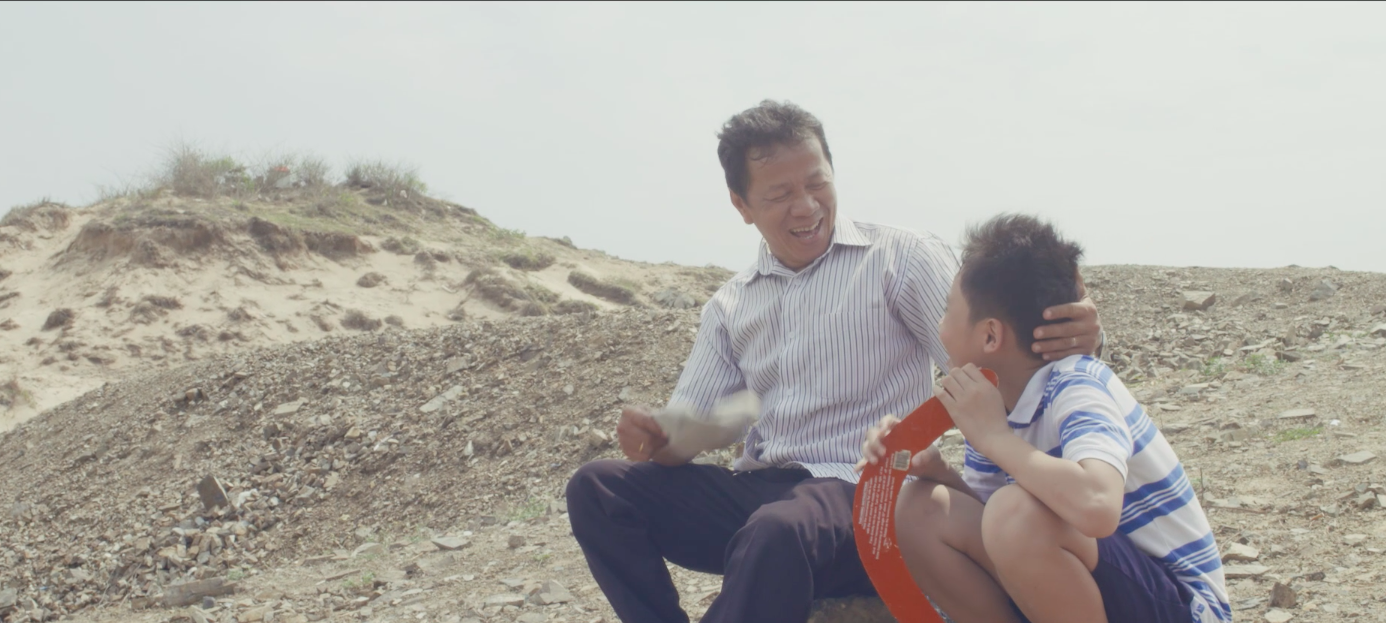 clip tình cha con xúc động của UC Browser ảnh 2 clip tinh cha con xuc dong cua UC Browser anh 2