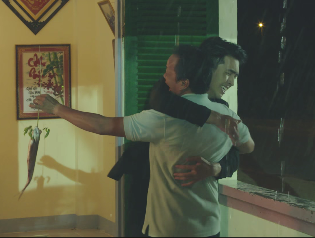 Clip tinh cha con khien cu dan mang xuc dong hinh anh