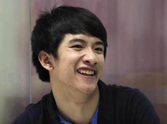 Quyet tam chinh phuc tieng Anh cua chang trai khuyet tat hinh anh