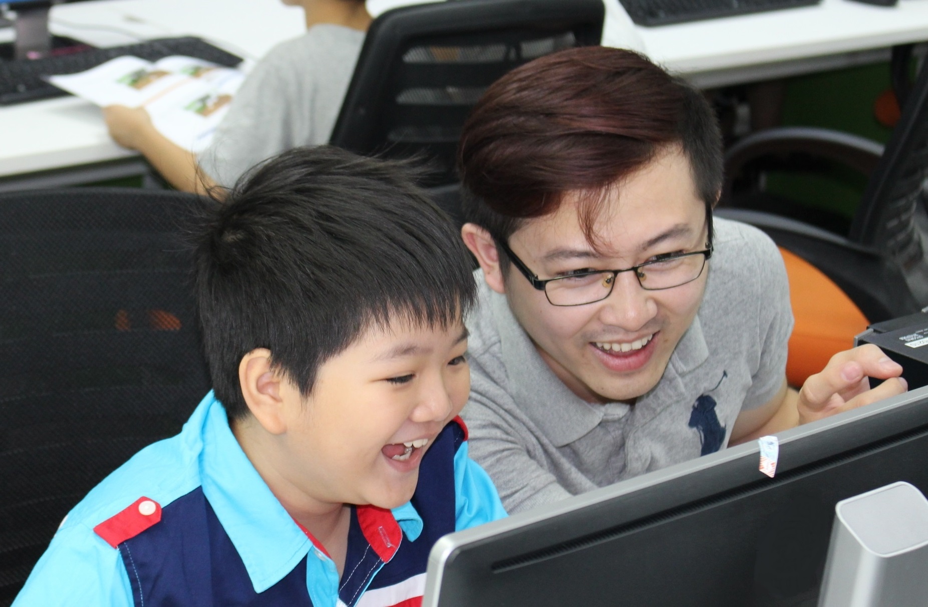 Trai nghiem lap trinh kieu Nhat cho hoc sinh tieu hoc Viet hinh anh