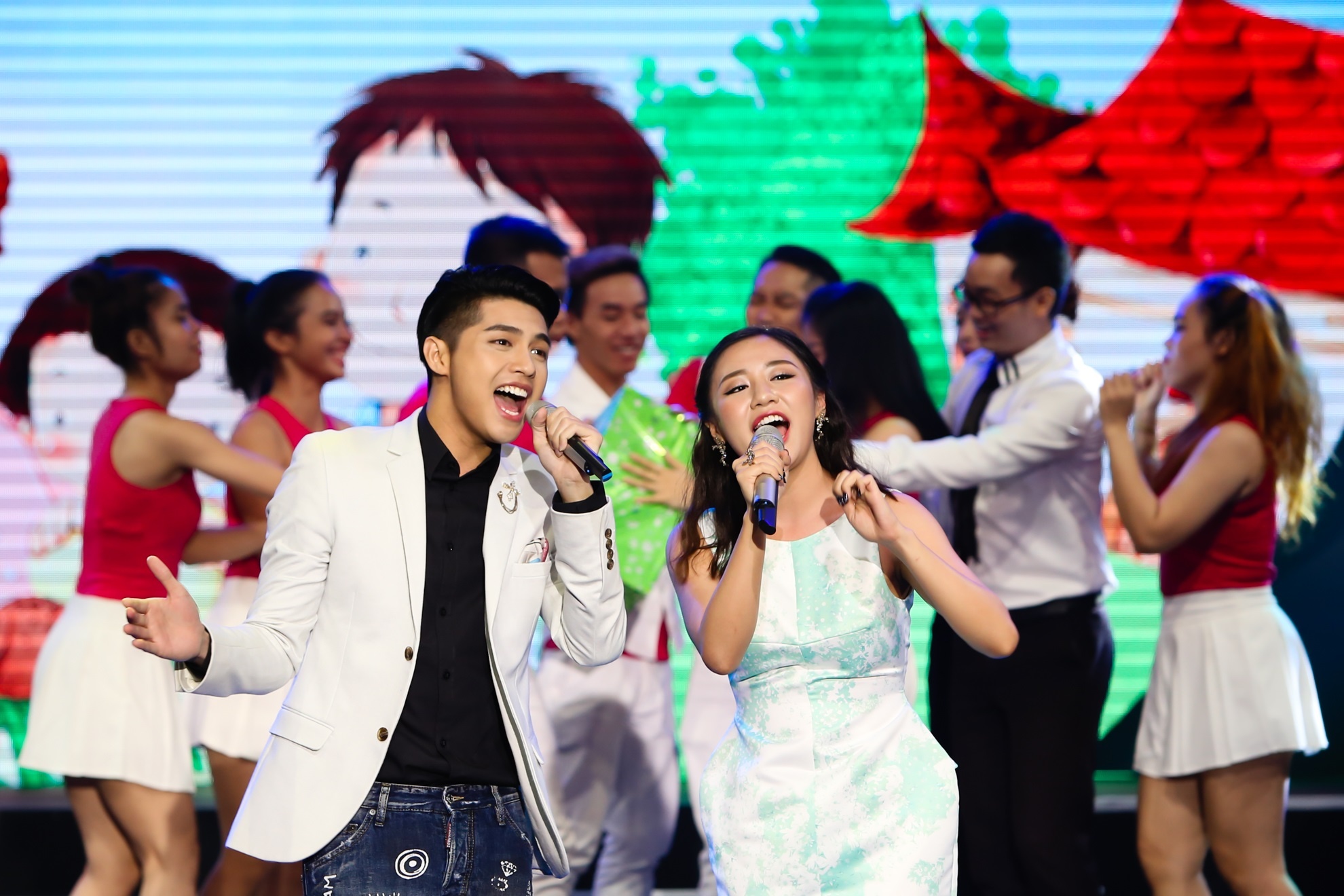 Noo Phuoc Thinh song ca voi Van Mai Huong anh 2