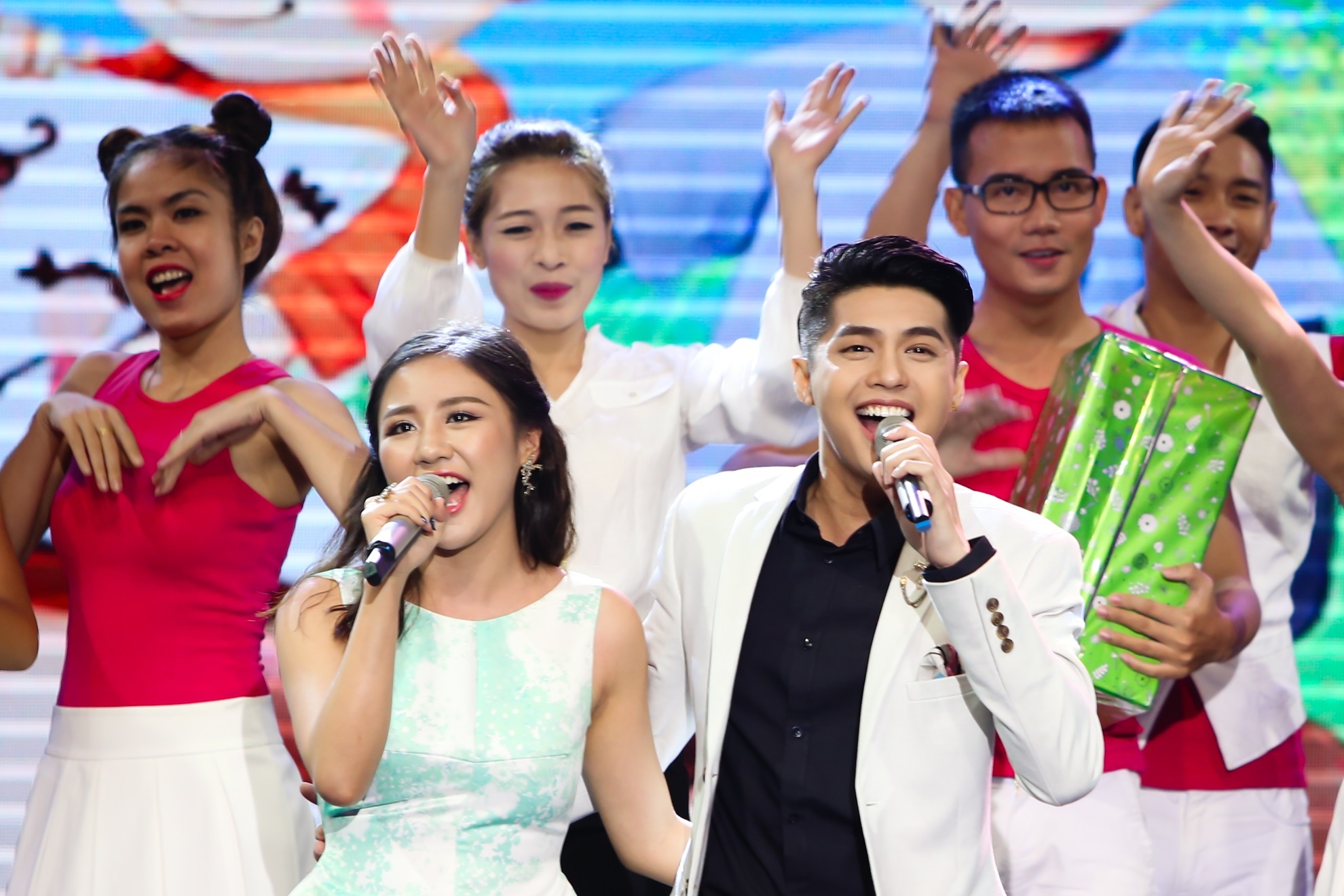 Noo Phuoc Thinh song ca voi Van Mai Huong anh 3