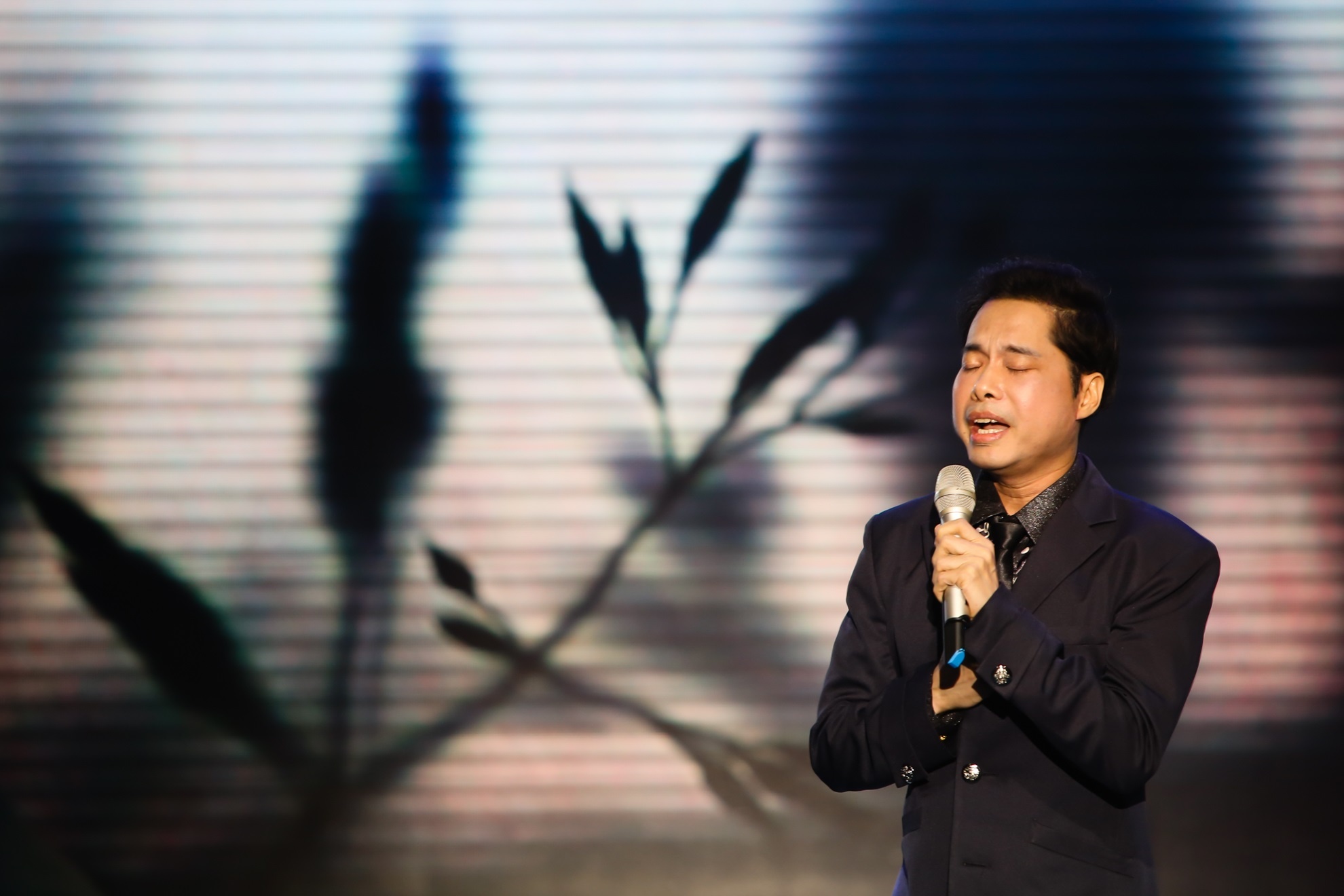 Noo Phuoc Thinh song ca voi Van Mai Huong anh 7