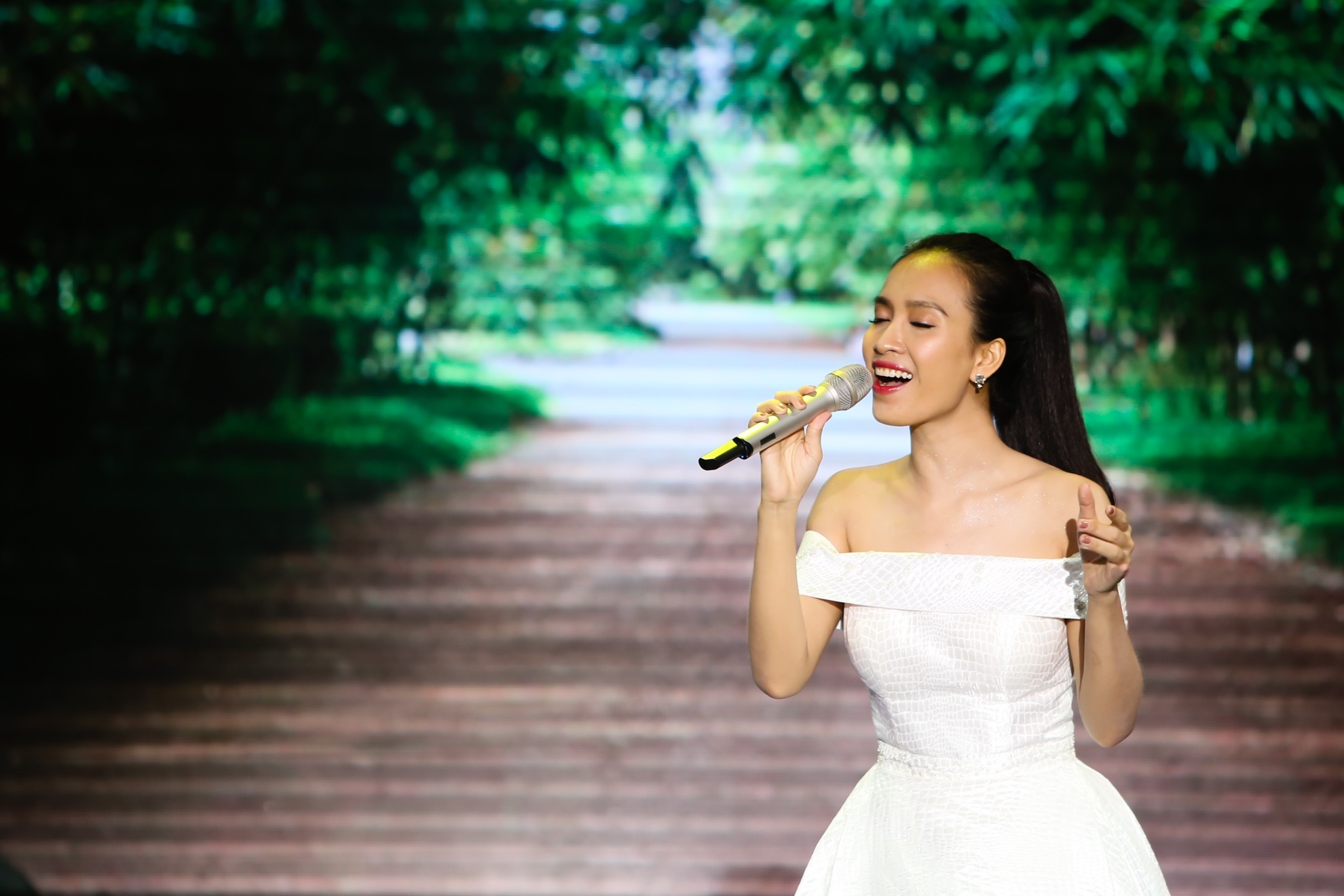 Noo Phuoc Thinh song ca voi Van Mai Huong anh 8