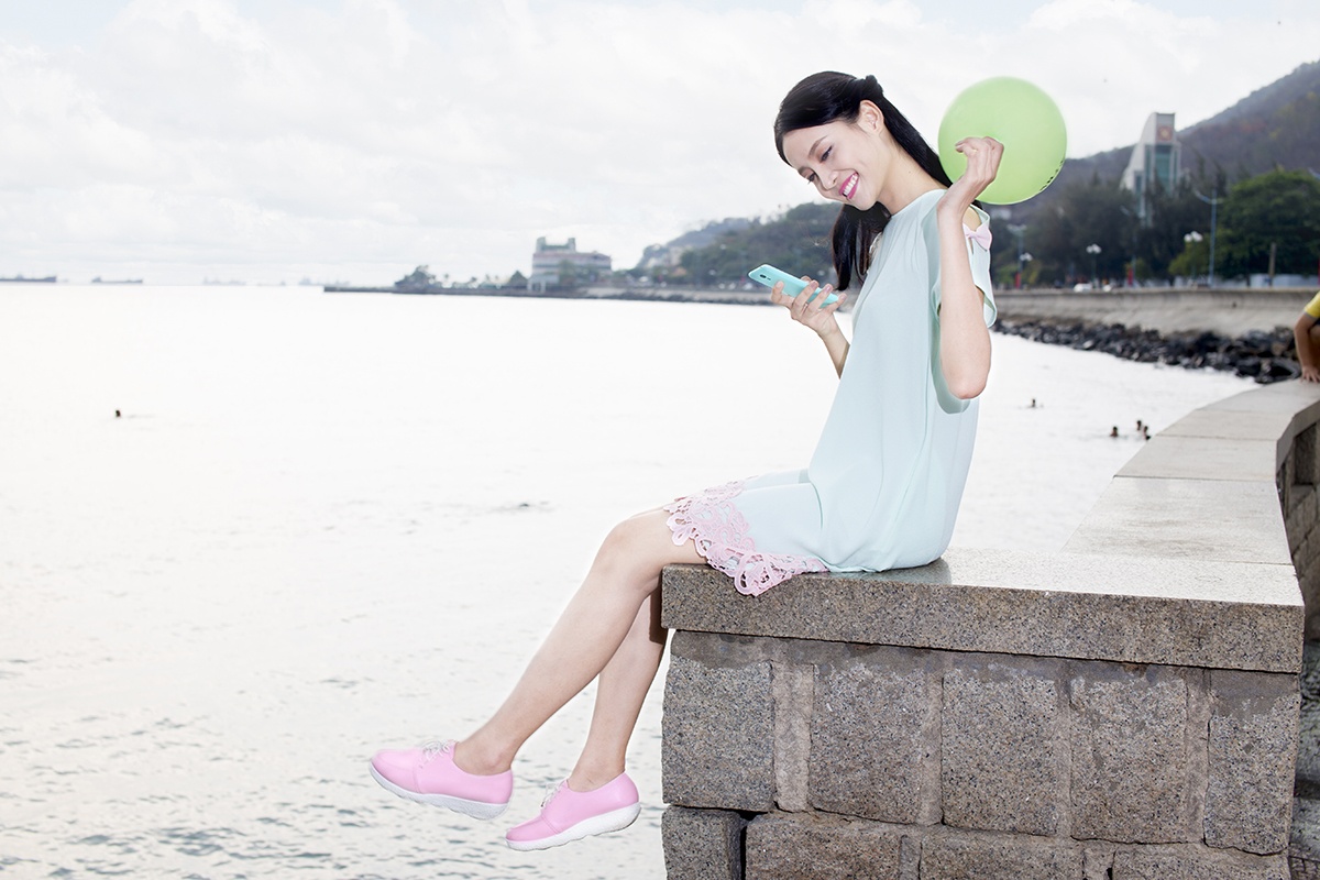 cac phoi do pastel voi dien thoai anh 2