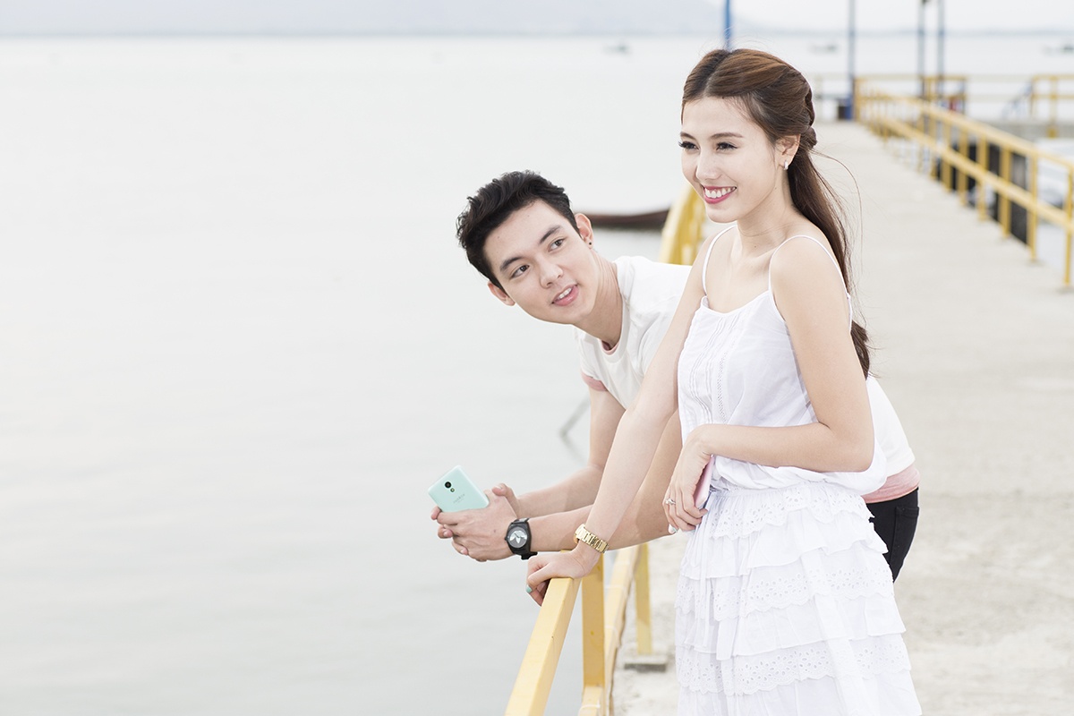 cac phoi do pastel voi dien thoai anh 4