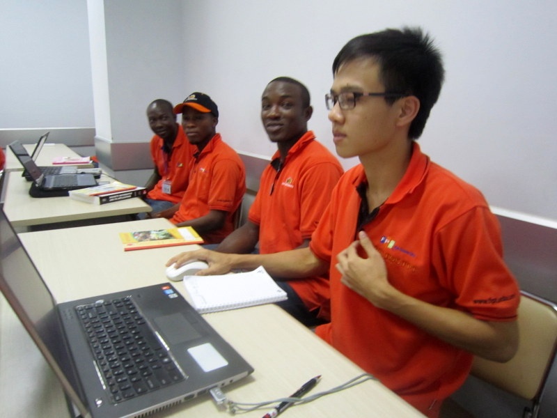 Moi truong quoc te hoa giup sinh vien de hoa nhap hinh anh