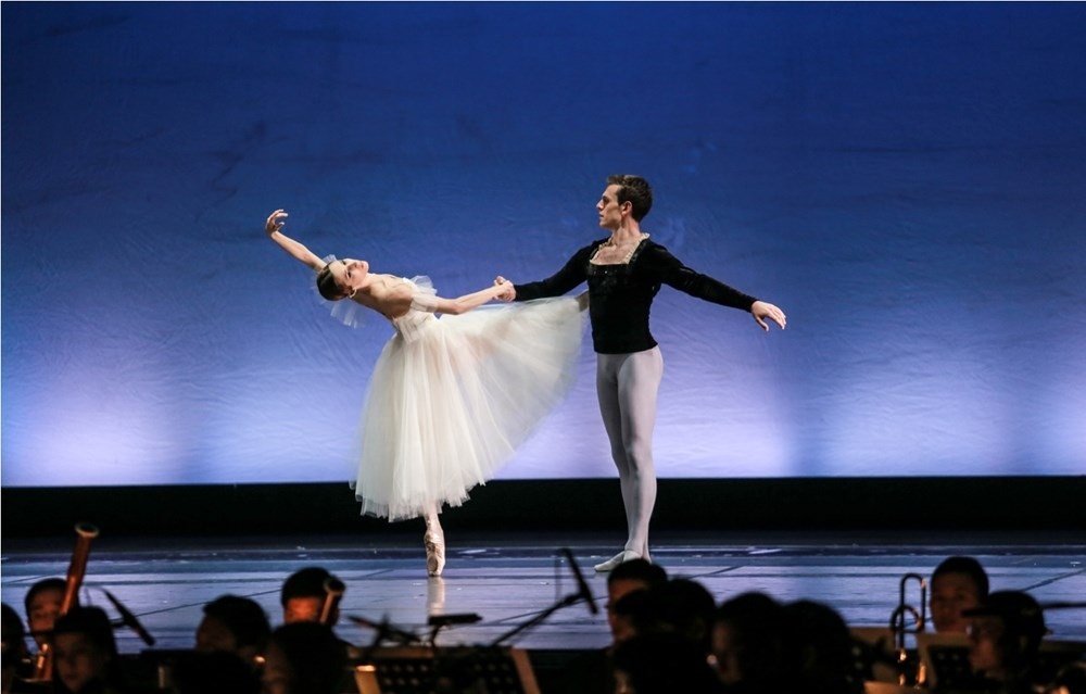 dem nghe thuat Paris Ballet anh 2