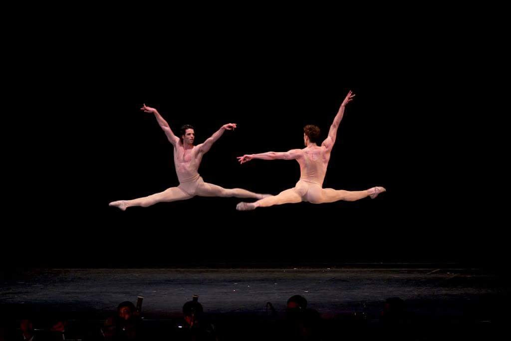 dem nghe thuat Paris Ballet anh 3