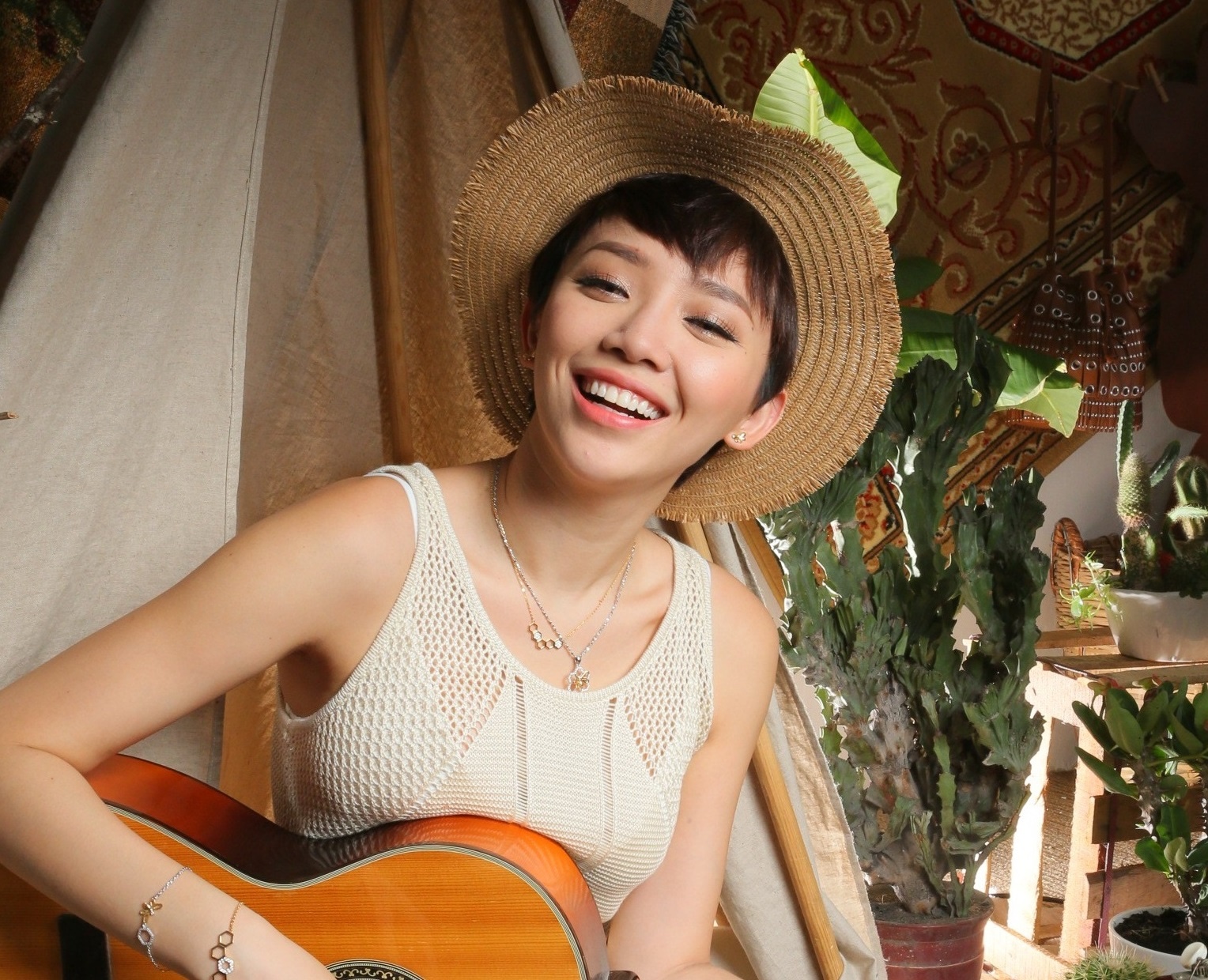 Toc Tien an tuong voi phong cach boho-chic hinh anh