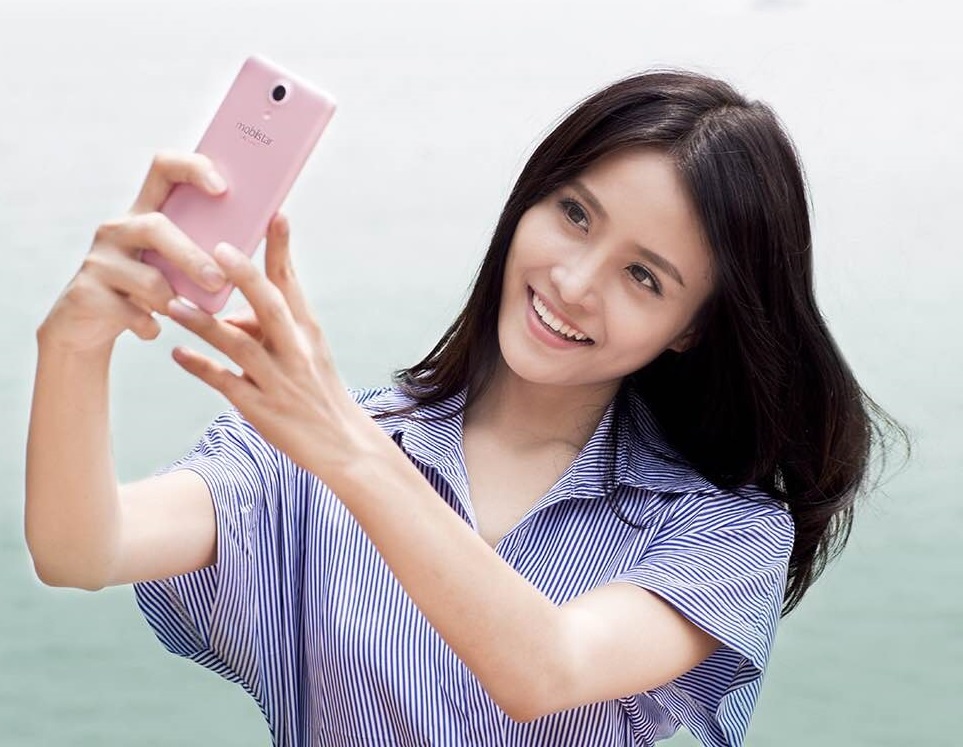 LAI Yuna S: Camera chuyen selfie 8 MP, pin 3.000 mAh hinh anh