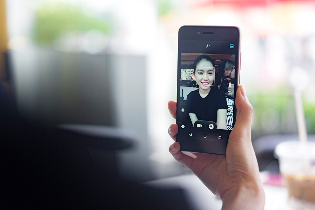 smartphone LAI Yuna S chuyên selfie ảnh 1 smartphone LAI Yuna S chuyen selfie anh 1