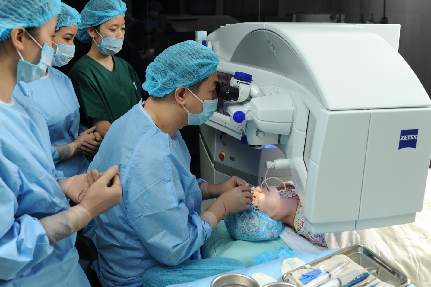 phẫu thuật cân thị tại Bệnh viện Mắt Quốc tế DND ảnh 3 phau thuat can thi tai Benh vien Mat Quoc te DND anh 3