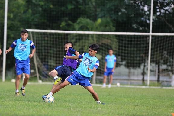 HLV HAGL dan dat doi bong nghiep du thi dau voi Dwight Yorke hinh anh