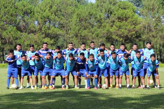 đội bóng nghiệp dư thi đấu với Dwight Yorke ảnh 3 doi bong nghiep du thi dau voi Dwight Yorke anh 3