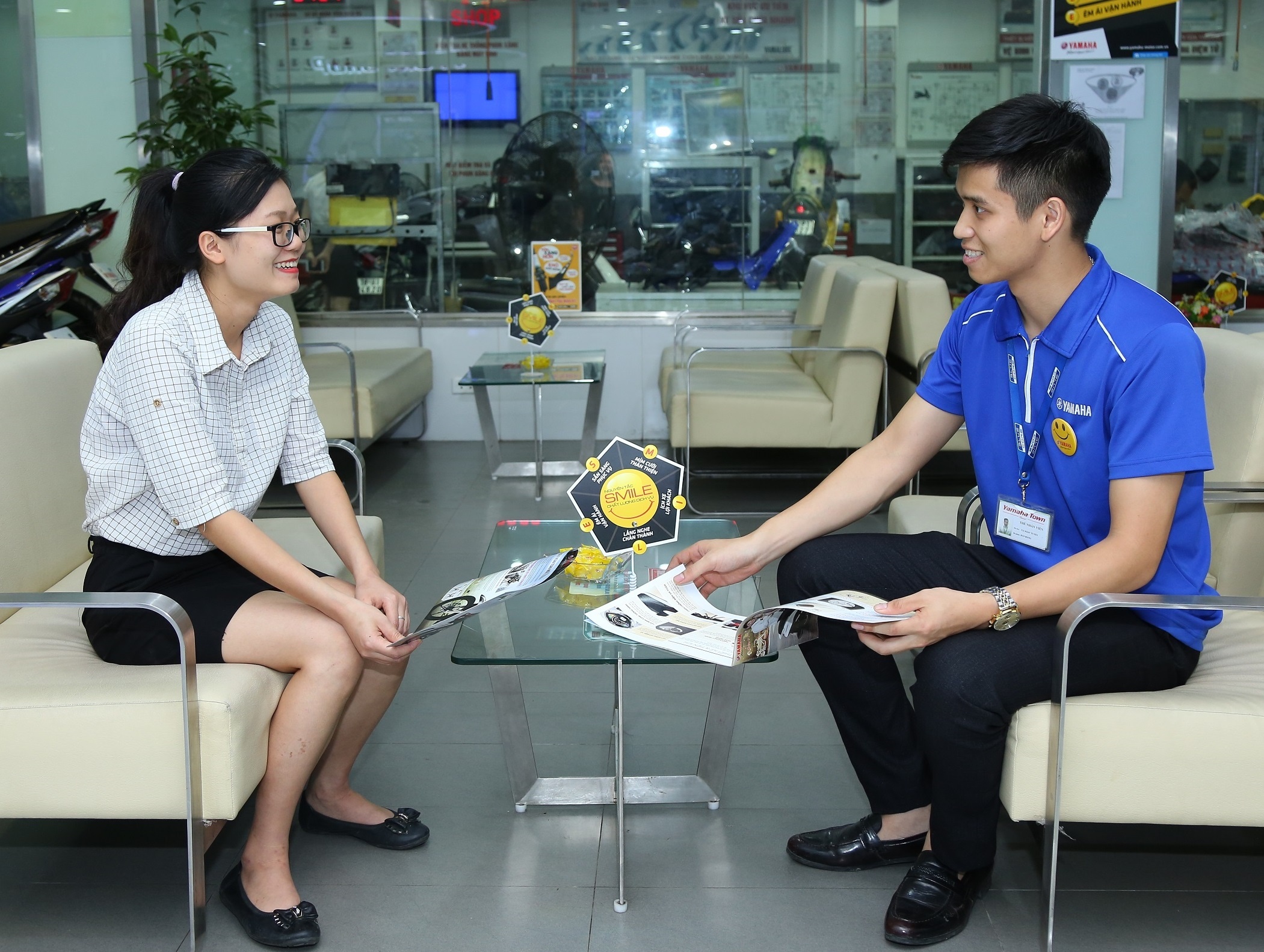 Doanh nghiep no luc cai thien dich vu de chieu khach hang hinh anh