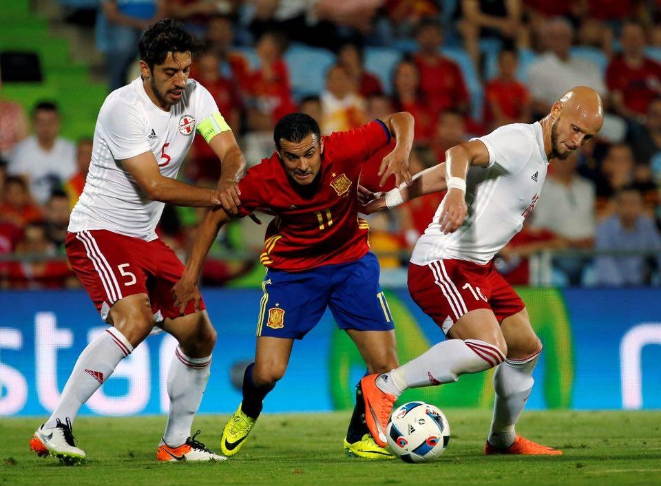 Khi nha vo dich khien fan ban khoan hinh anh