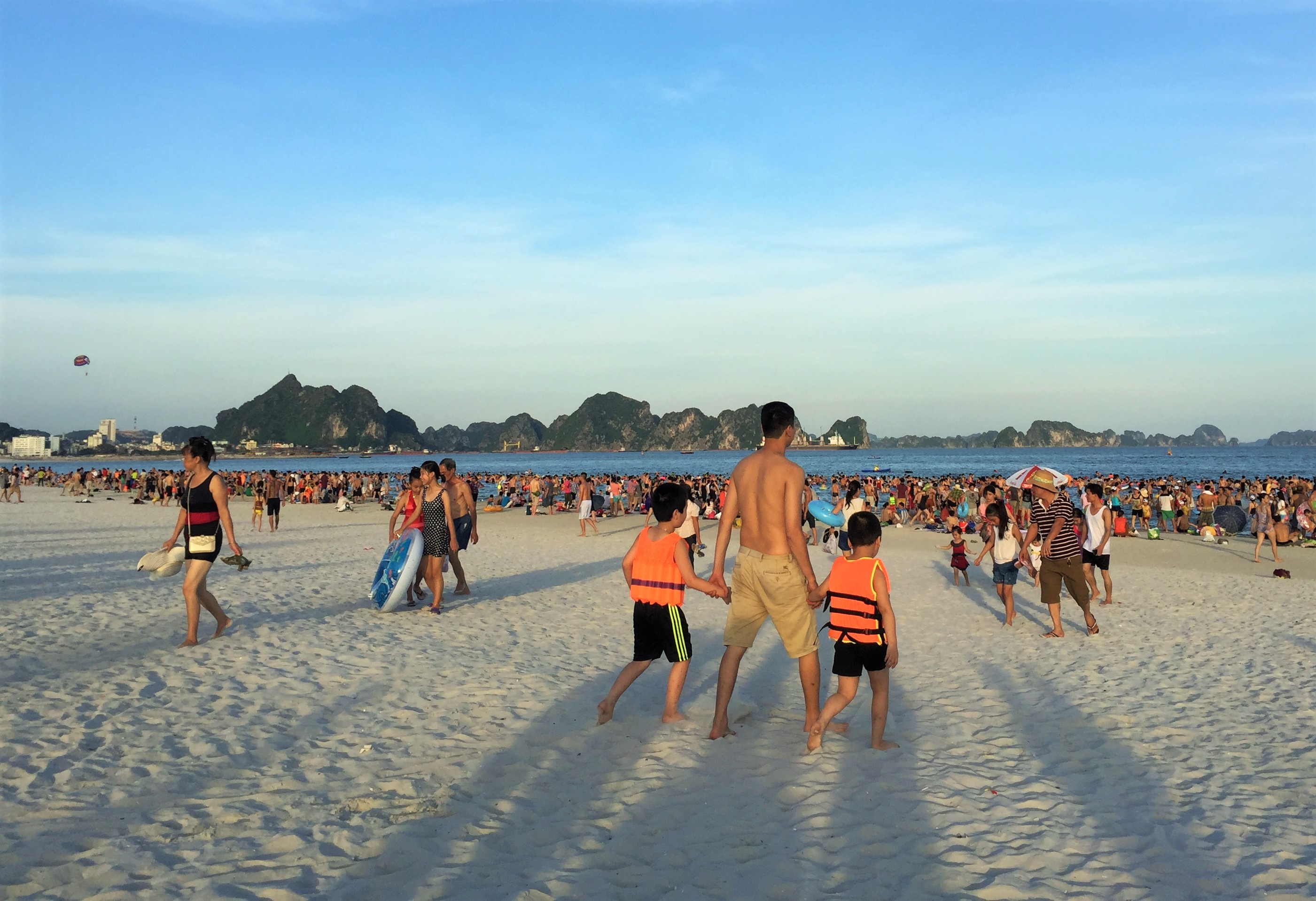 bai tam cong dong Ha Long anh 8