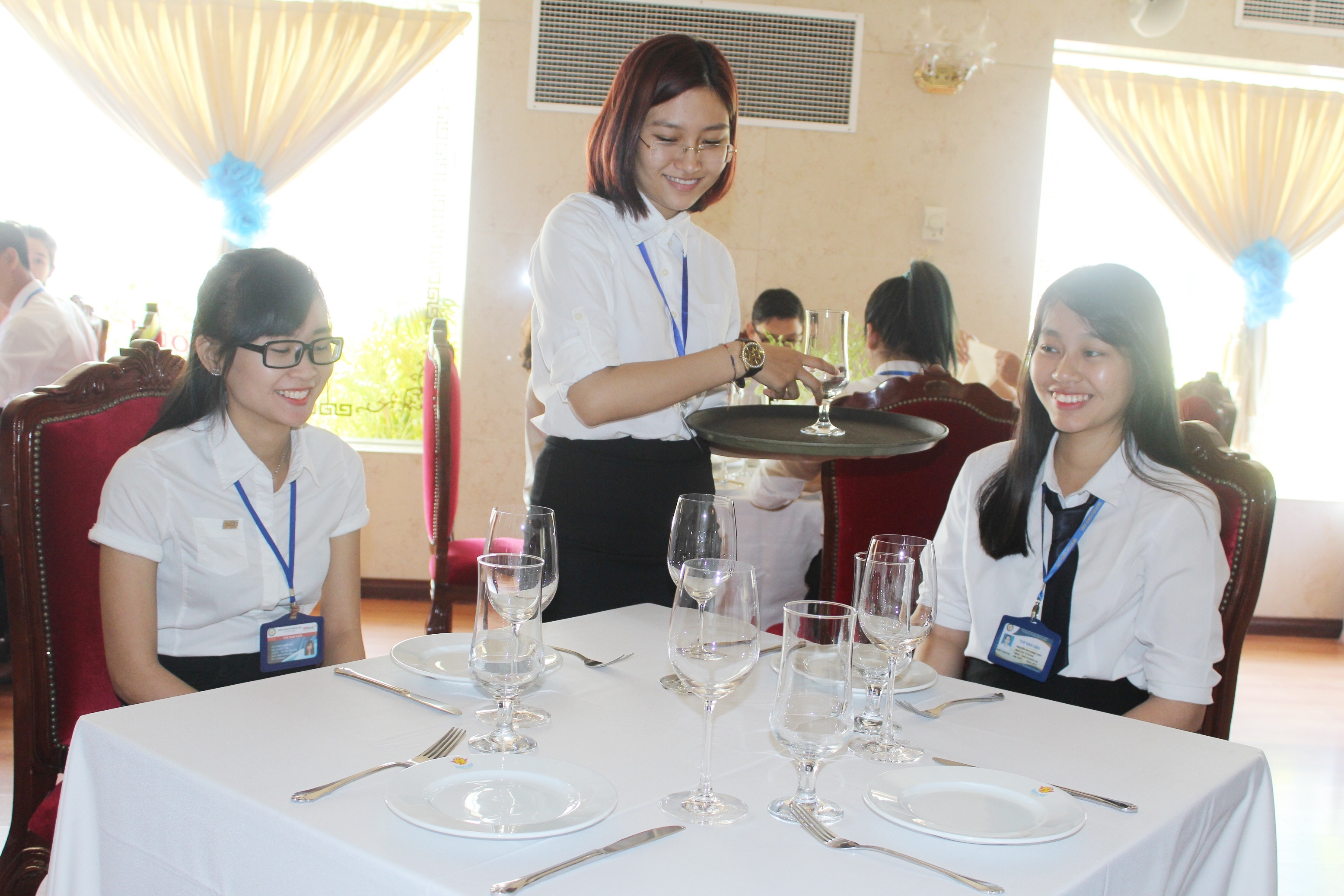 hoc trung cap nghe thay cho THPT anh 2