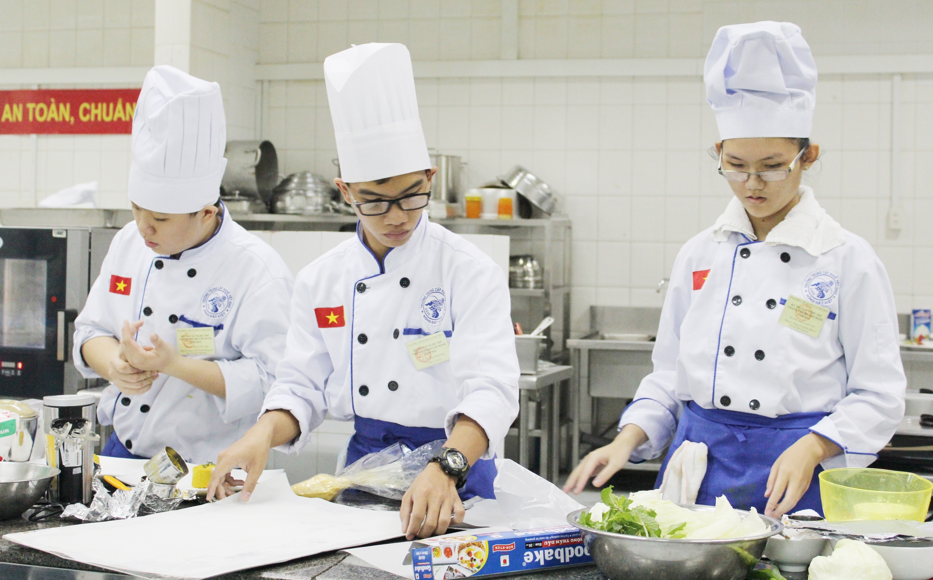 Hoc sinh chon trung cap khi ket qua thi lop 10 khong tot hinh anh