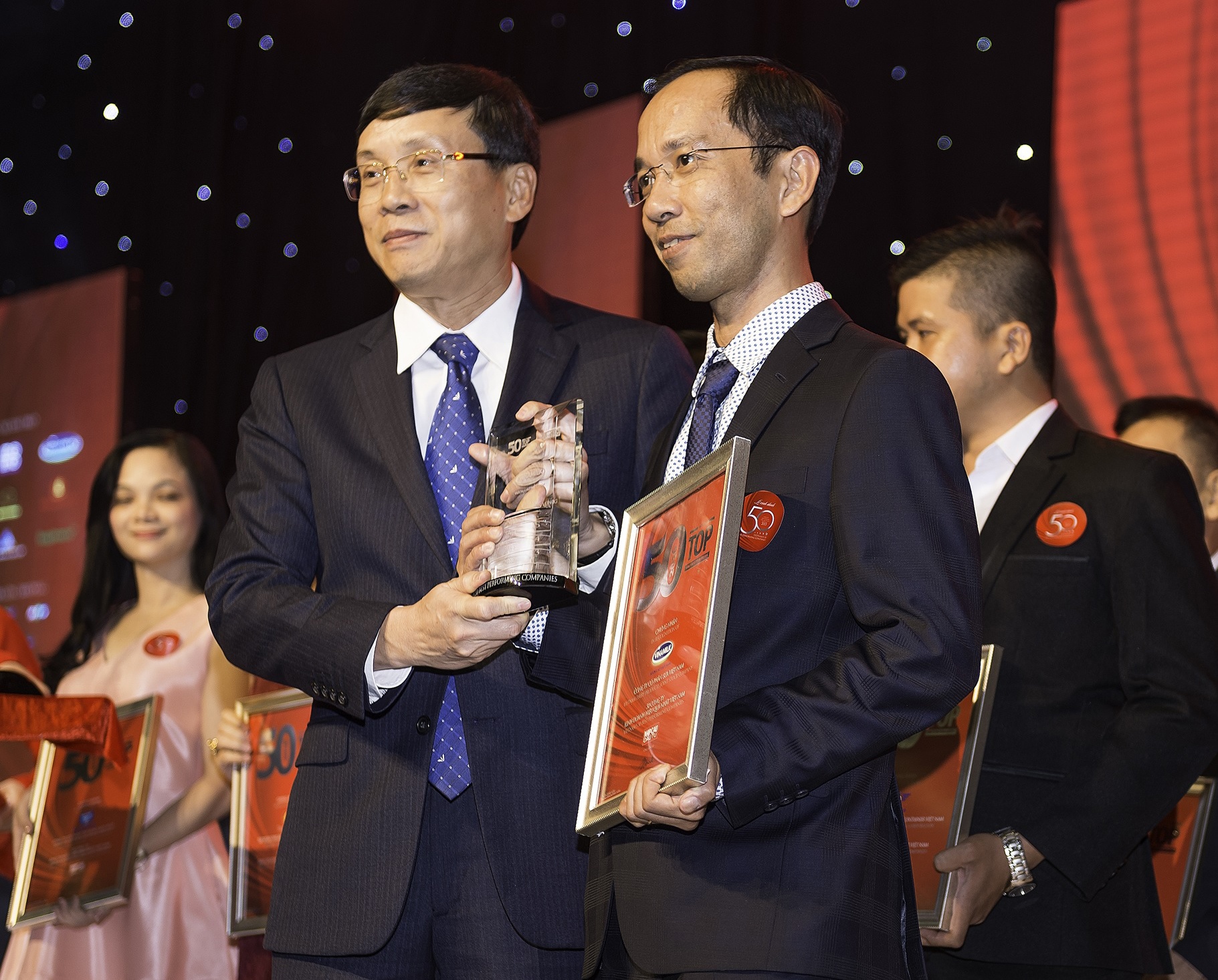 Vinamilk lot top 20 doanh nghiep dan dau chau A hinh anh