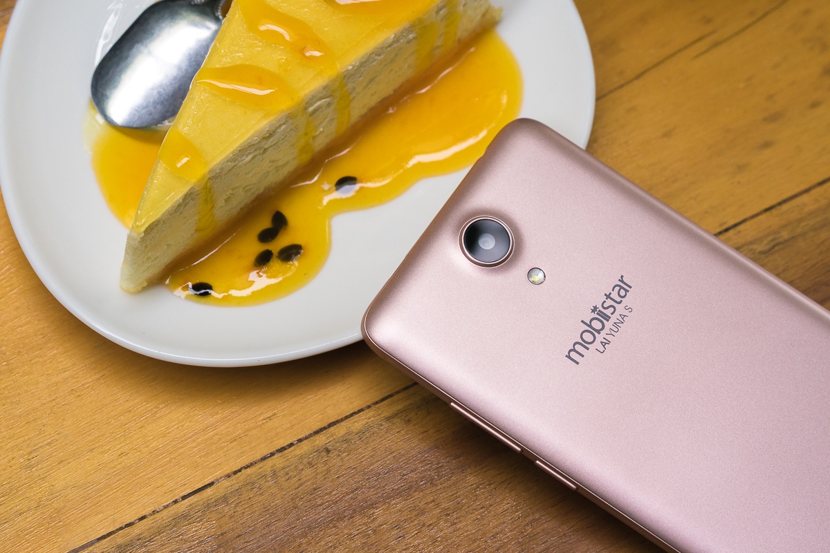 Camera chuyen selfie 8 MP cua LAI Yuna S phien ban vang hong hinh anh