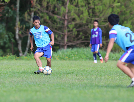 Doi hinh tre hao hung truoc tran dau cung cuu danh thu MU hinh anh