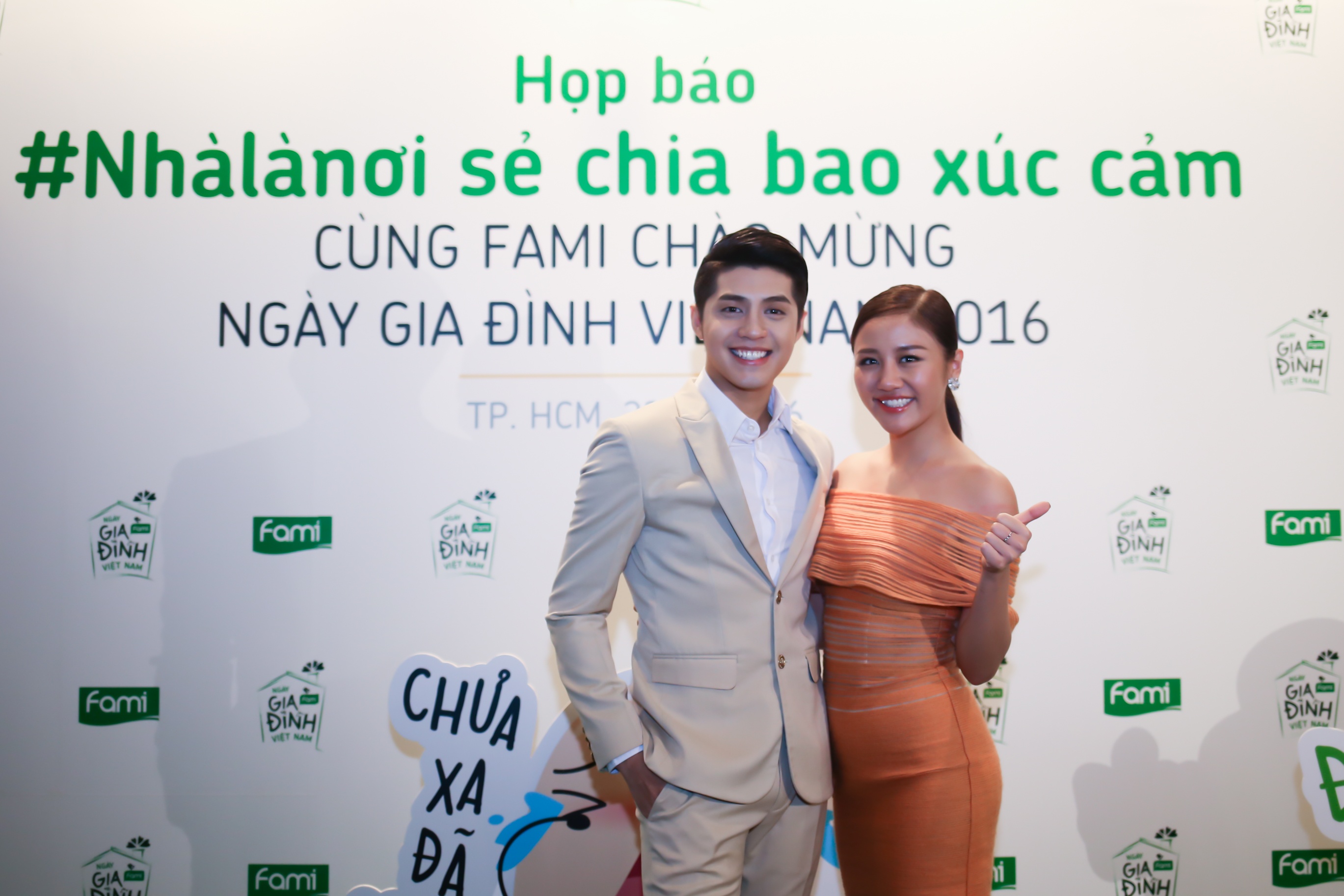 Noo Phuoc Thinh,  Van Mai Huong tham gia Nha la noi anh 1