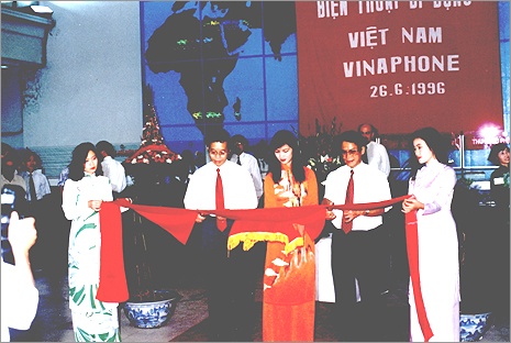 VinaPhone nhận bằng khen nhân kỷ niệm 20 năm ảnh 1 VinaPhone nhan bang khen nhan ky niem 20 nam anh 1