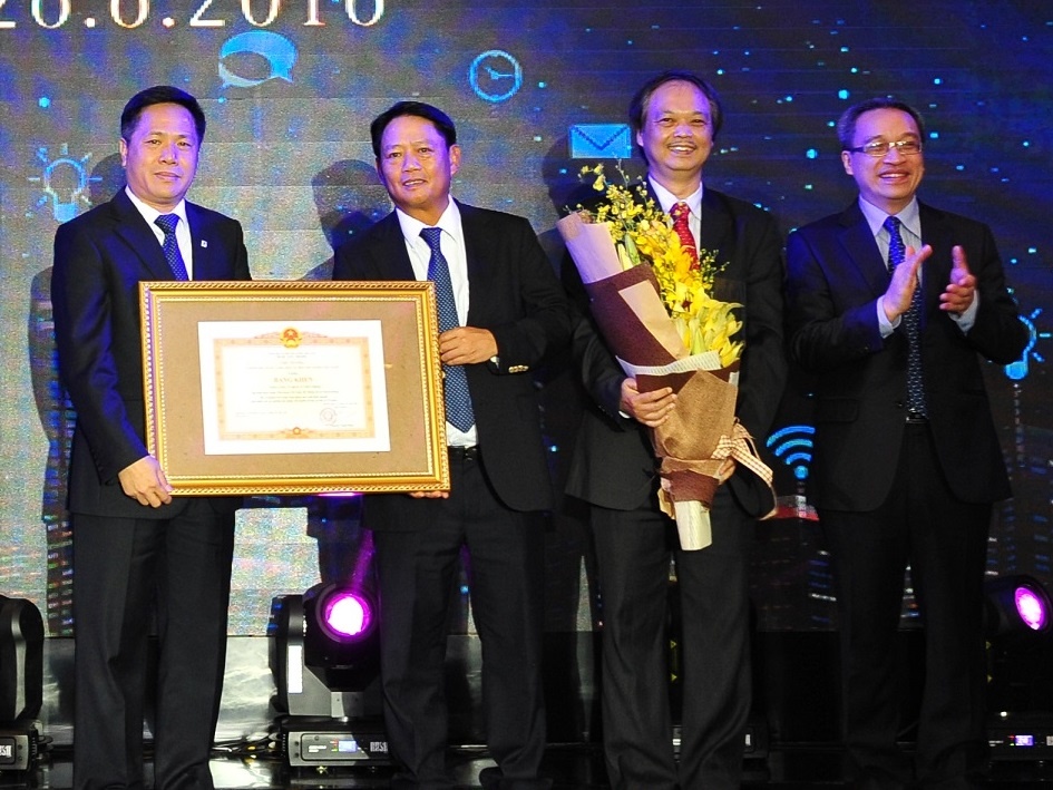 No luc cong hien 20 nam cua VinaPhone duoc ghi nhan hinh anh