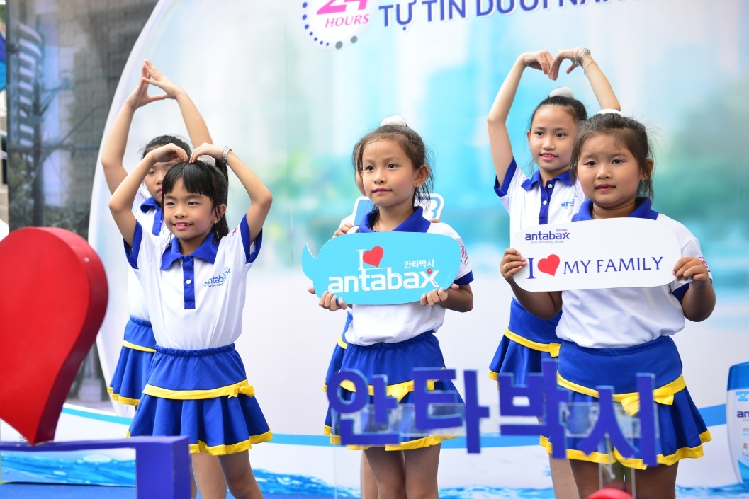 Tro choi Zorbing Ball hut ban tre thich cam giac manh hinh anh