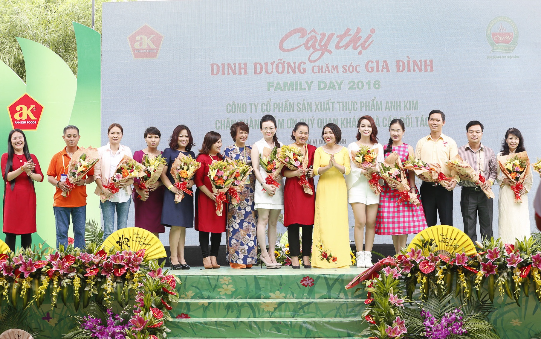 Ngay hoi gia dinh cua thuc pham Cay Thi anh 1