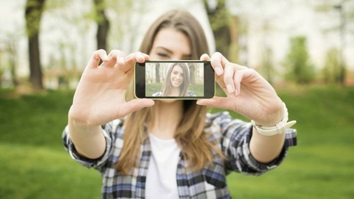 Tieu chi chon smartphone cho tin do du lich hinh anh