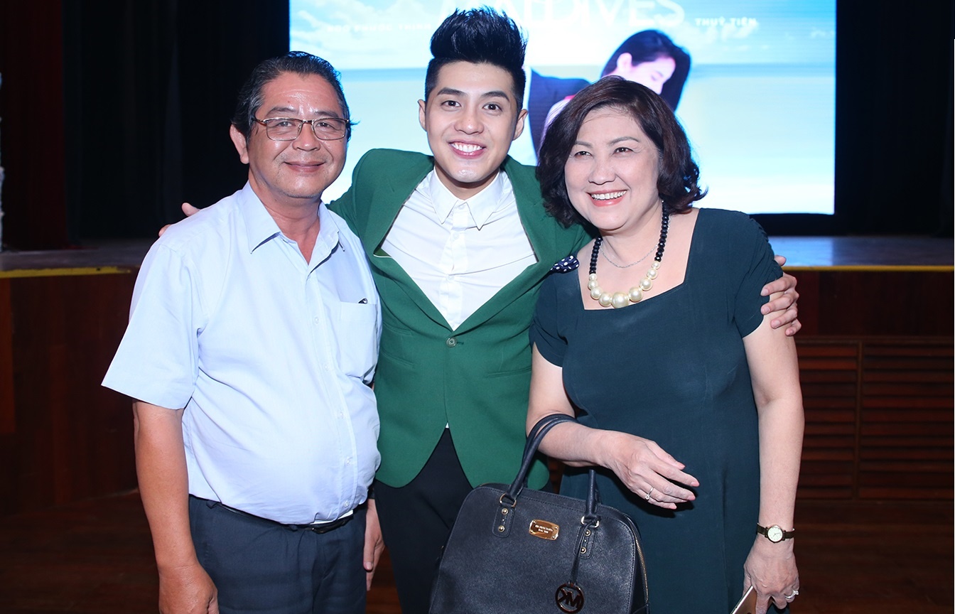 Noo Phuoc Thinh va bo me anh 1