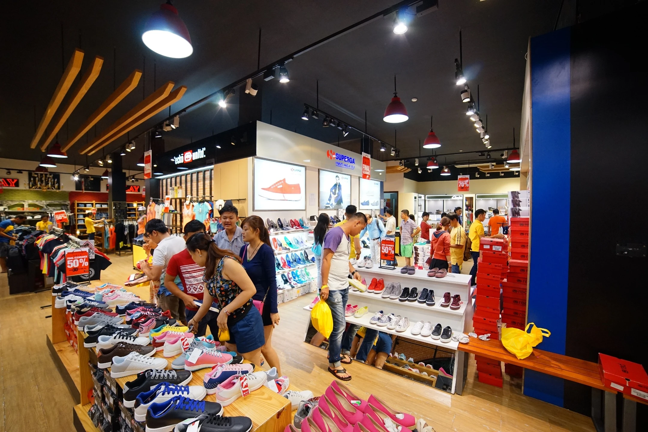 Hoang Phuc International giam gia anh 3