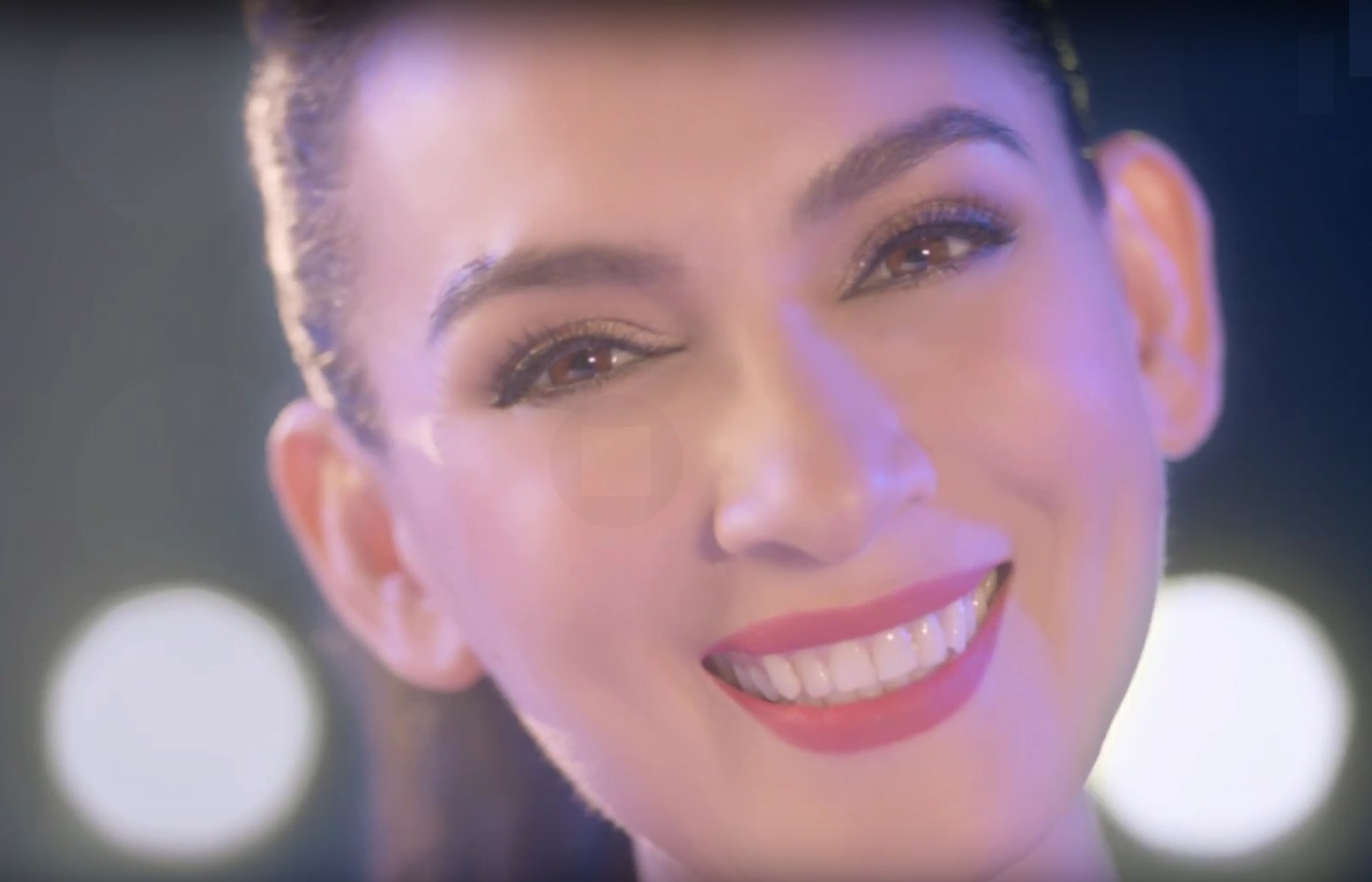 Phi Nhung tro lai Viet Nam voi hinh anh tuoi moi hinh anh